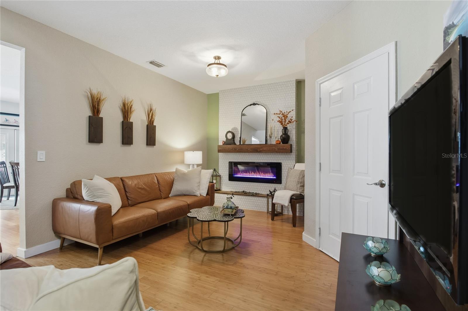 EMERALD POINTE TWNHMS AT TA - Residential