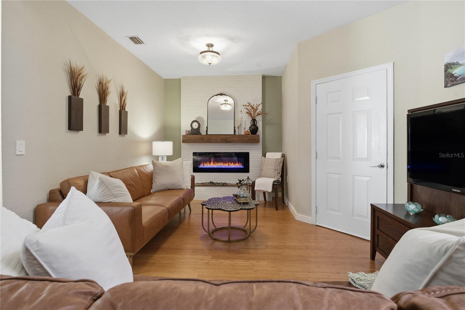 EMERALD POINTE TWNHMS AT TA - Residential