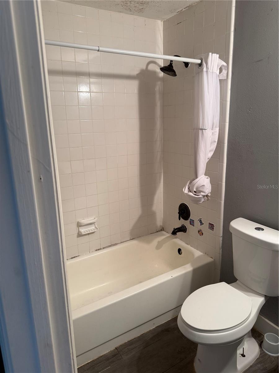 PARADISE HEIGHTS FIRST ADD - Residential Lease