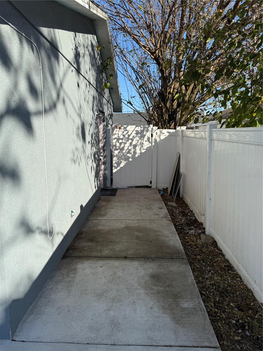 PARADISE HEIGHTS FIRST ADD - Residential Lease