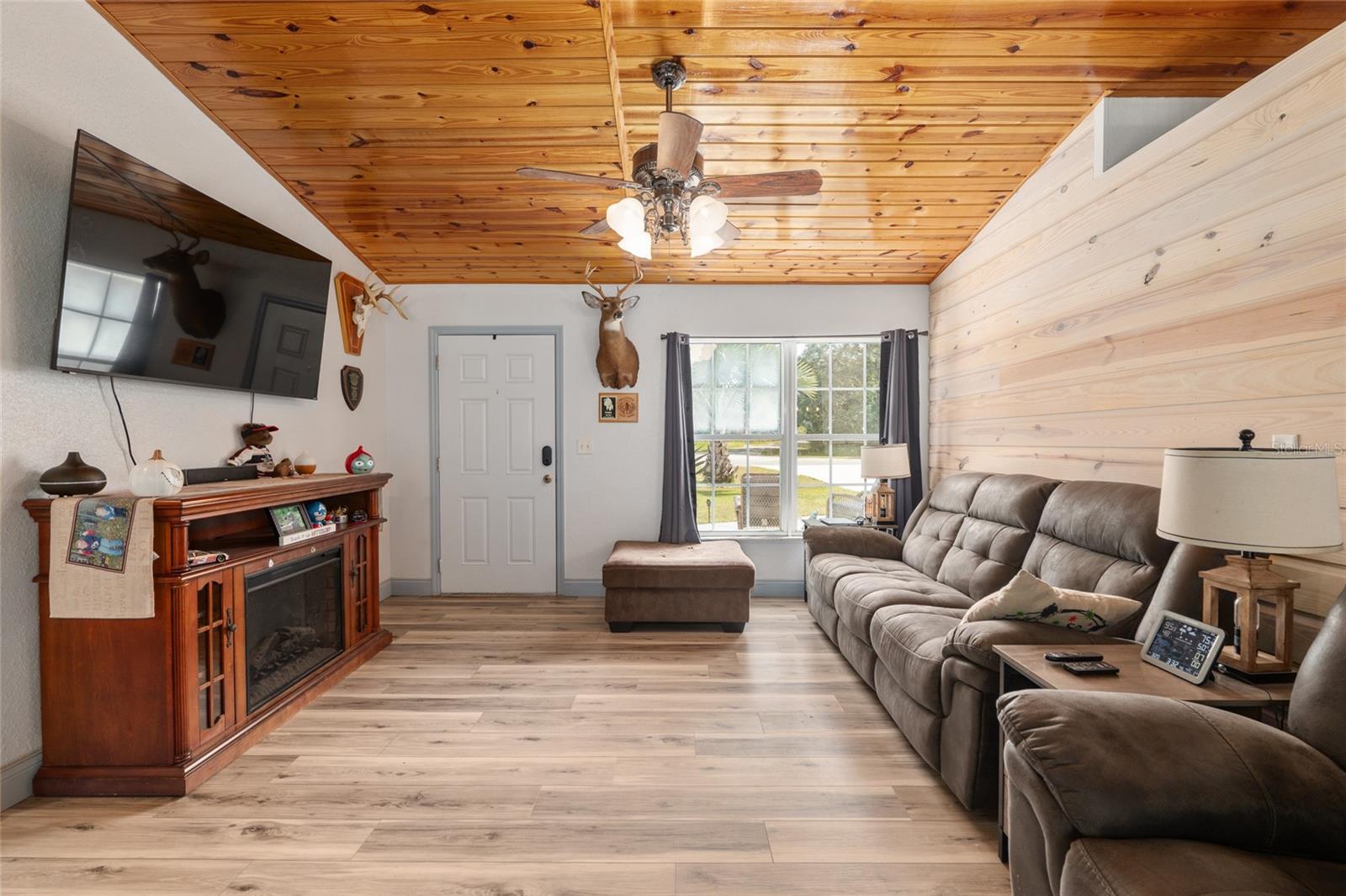 SILVER SPGS SHORES UN 36 - Residential