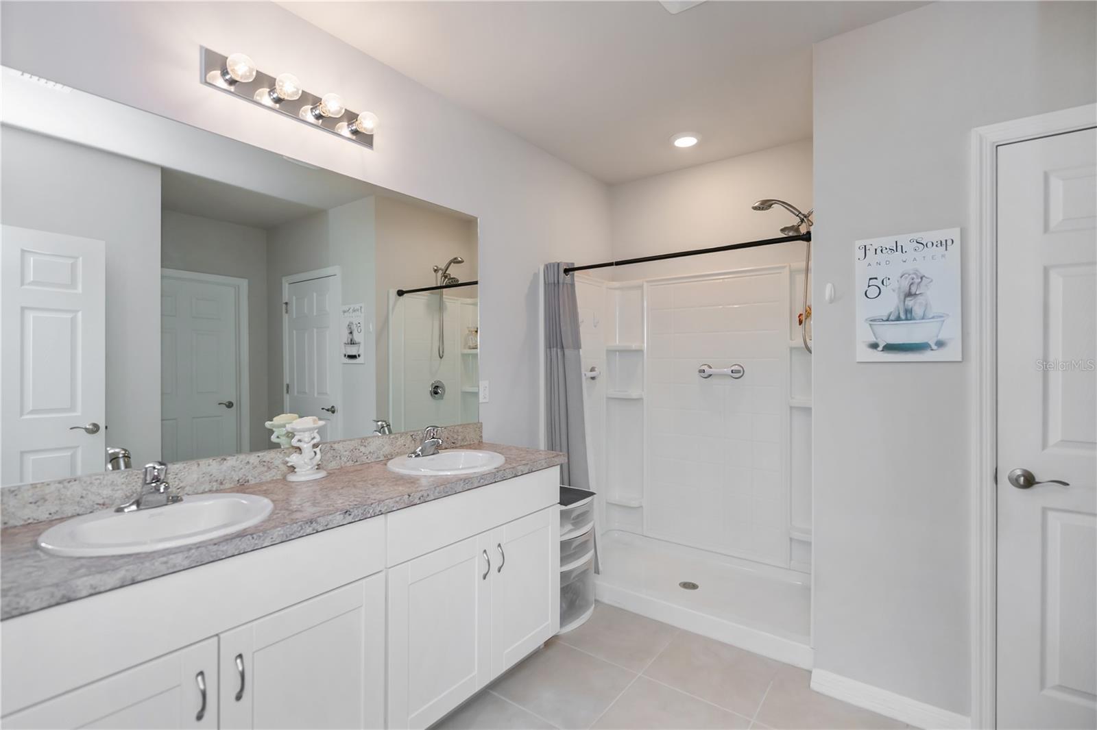 RIVER CLUB - Residential