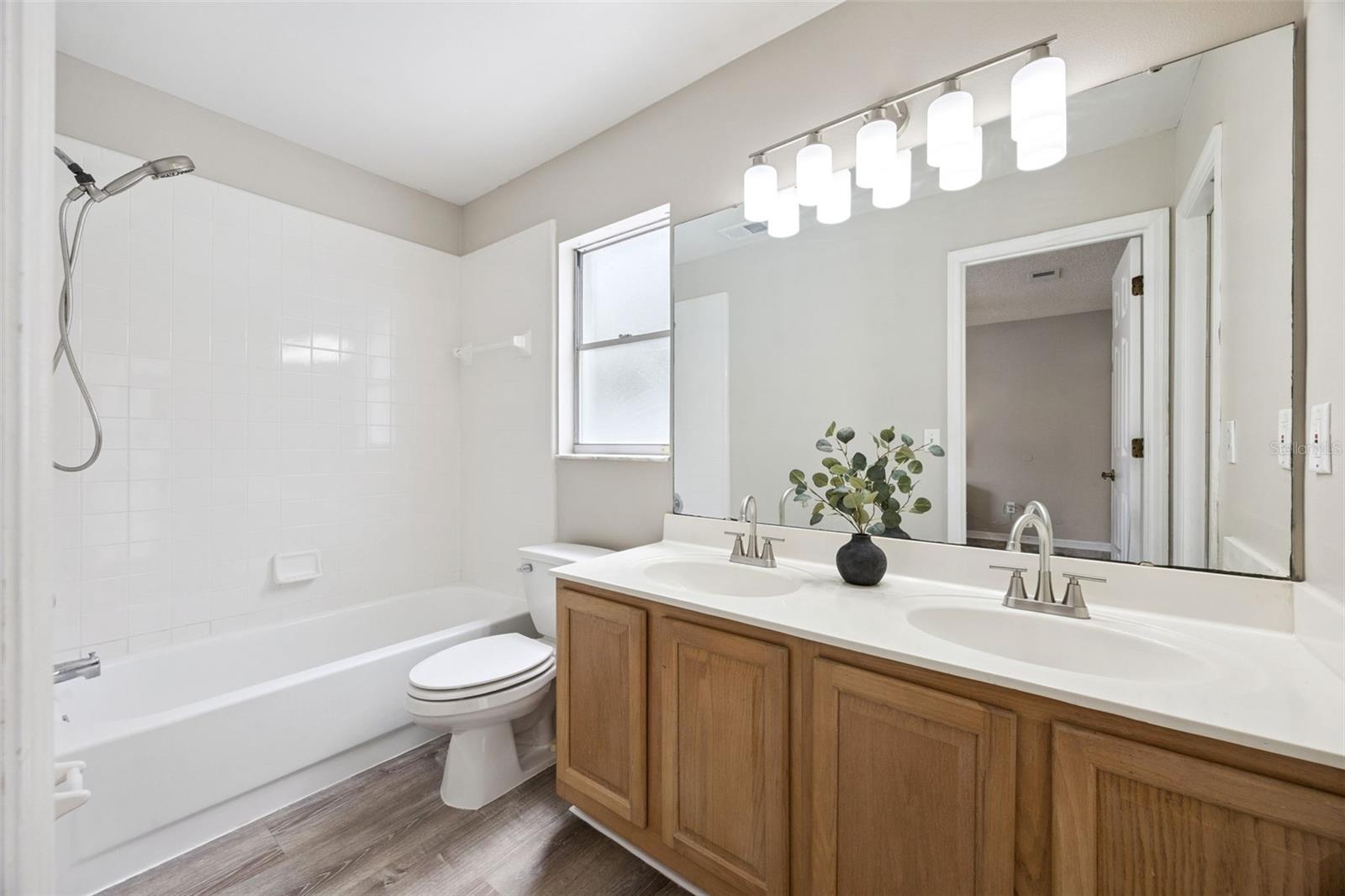 WATERFORD LAKES TR N08 - Residential