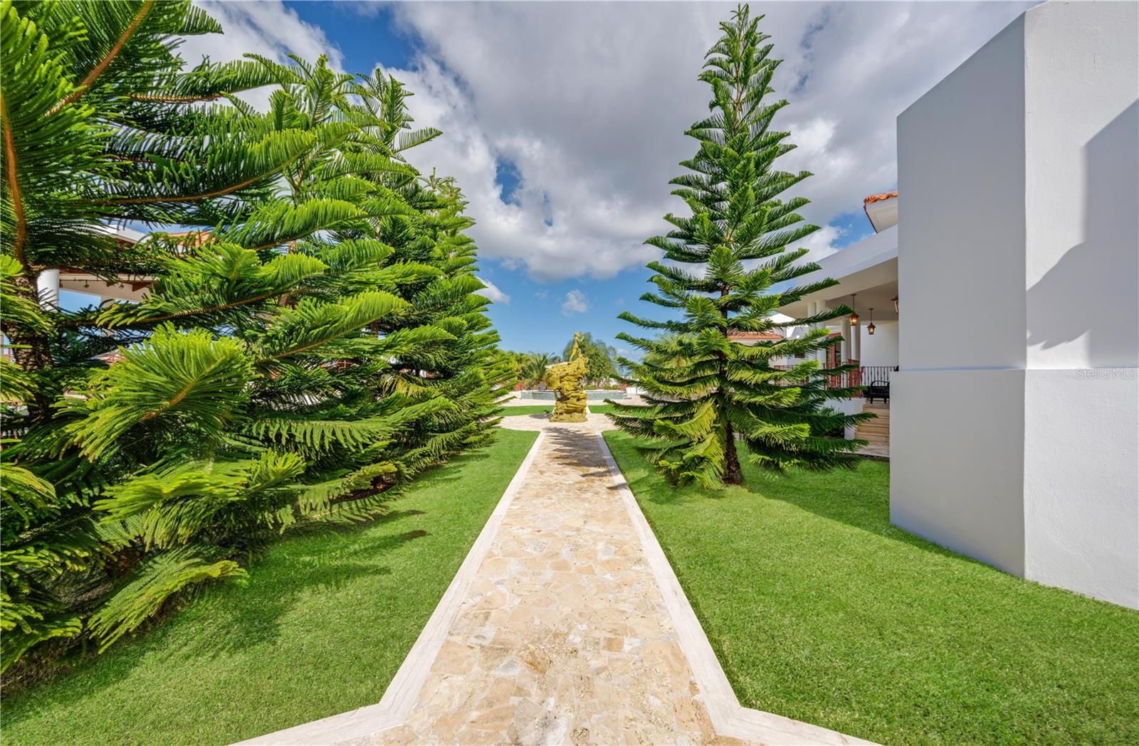 LOS PASEOS DE SAN JUAN - Residential