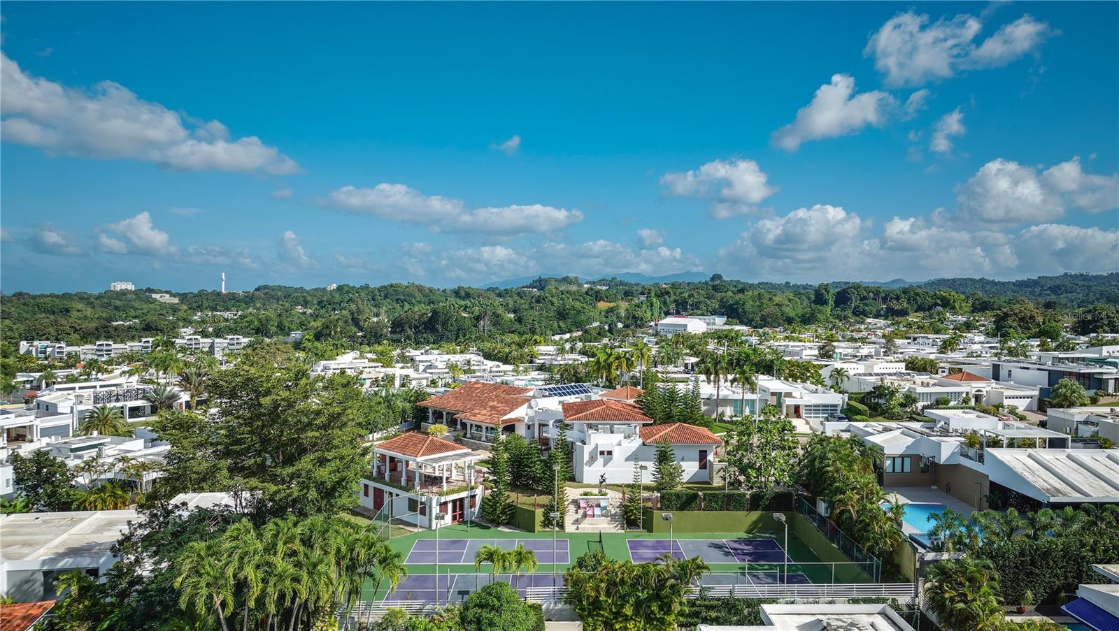 LOS PASEOS DE SAN JUAN - Residential