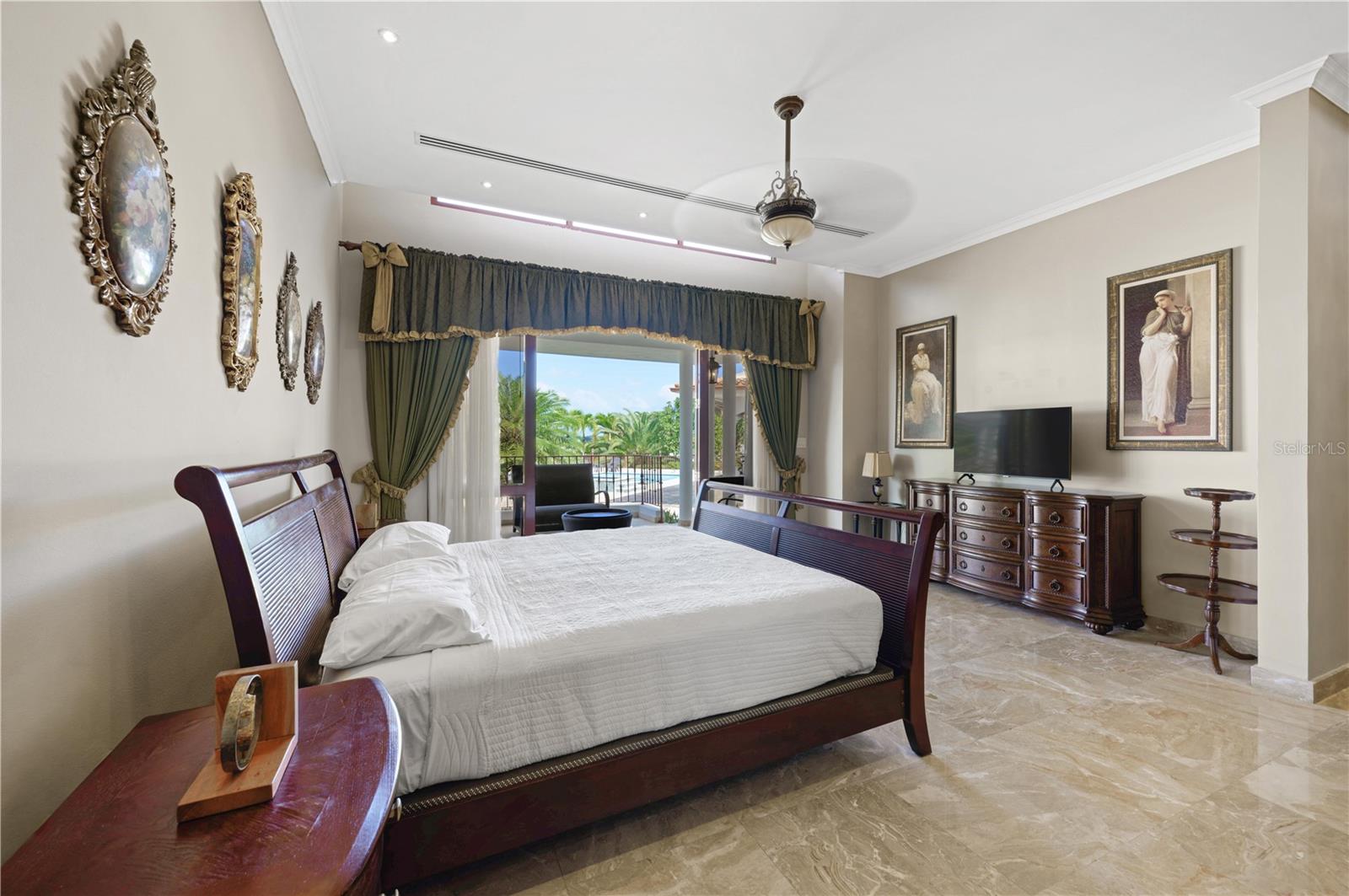 LOS PASEOS DE SAN JUAN - Residential