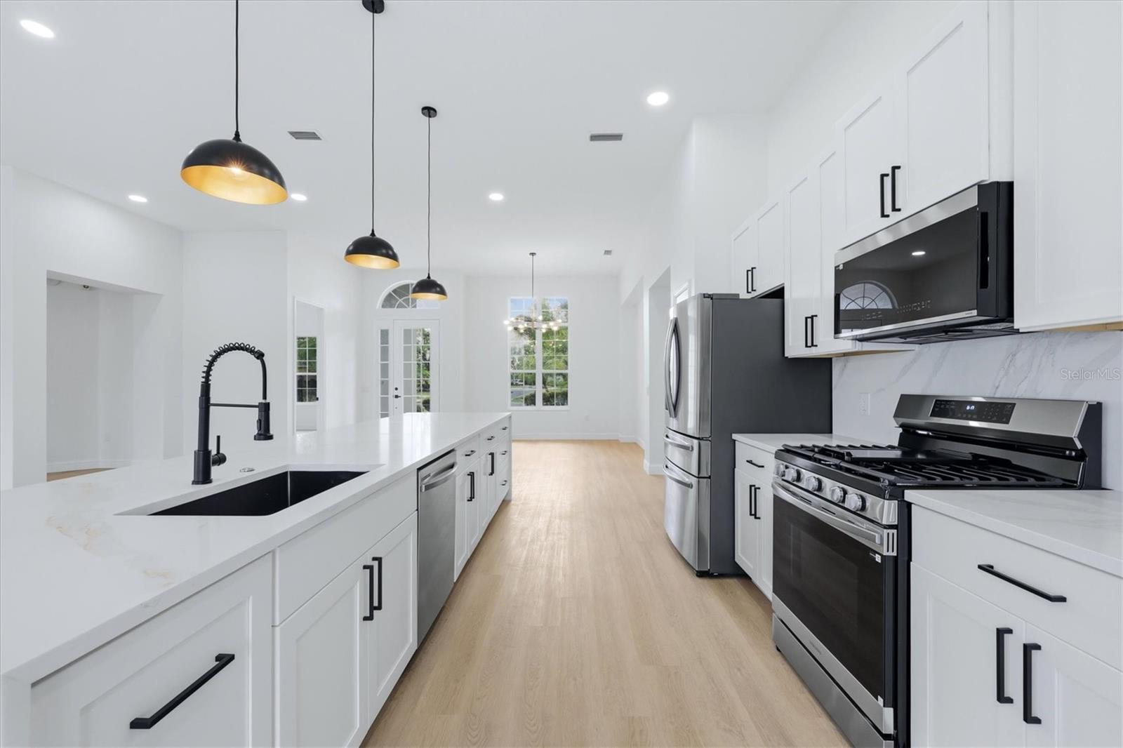 CHARLESTON POINTE PH A AT UNIV PLACE - Residential