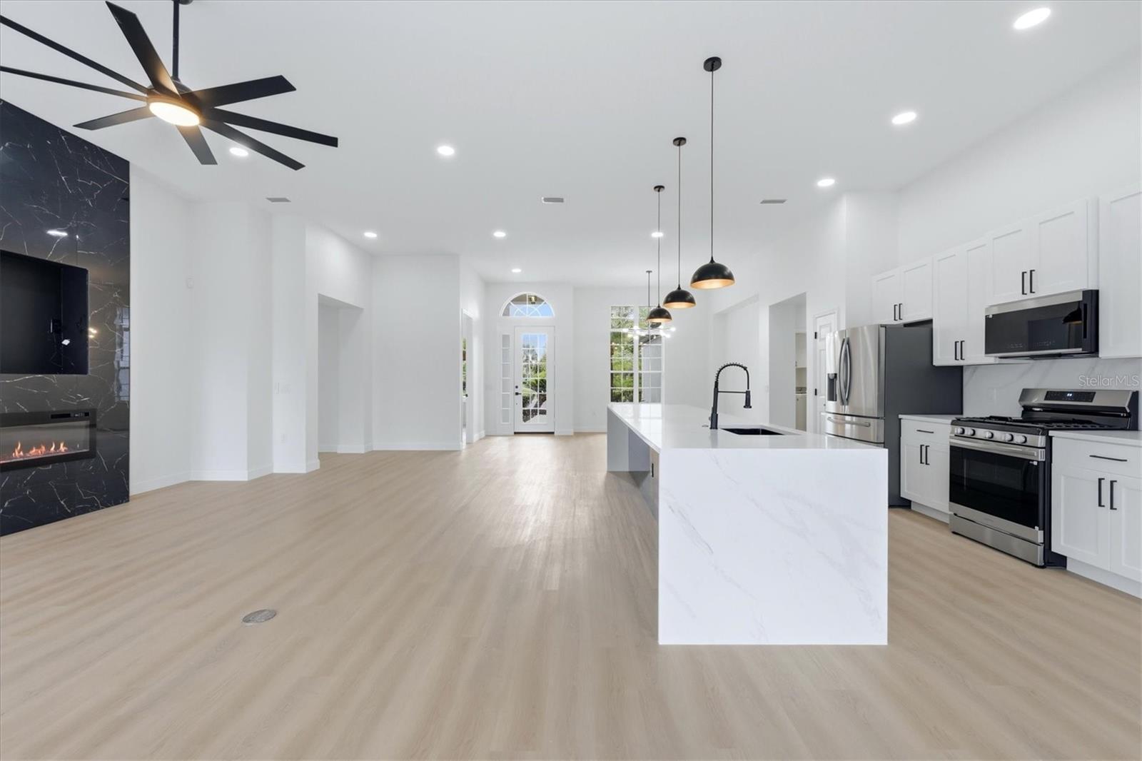 CHARLESTON POINTE PH A AT UNIV PLACE - Residential