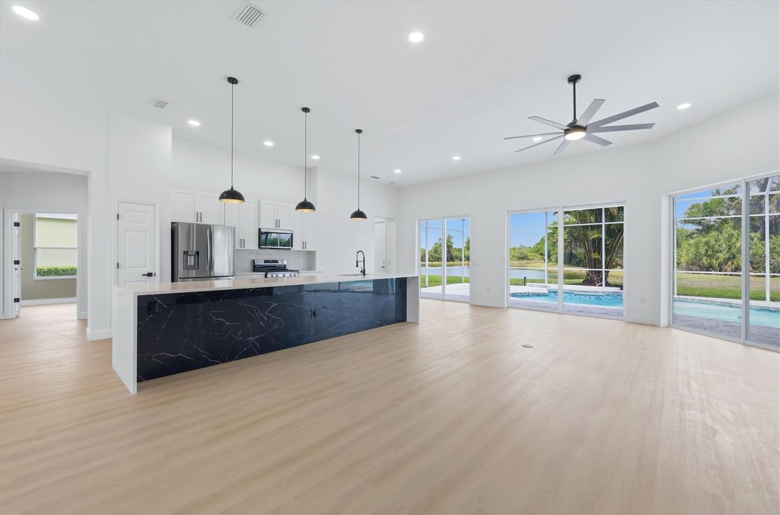 CHARLESTON POINTE PH A AT UNIV PLACE - Residential