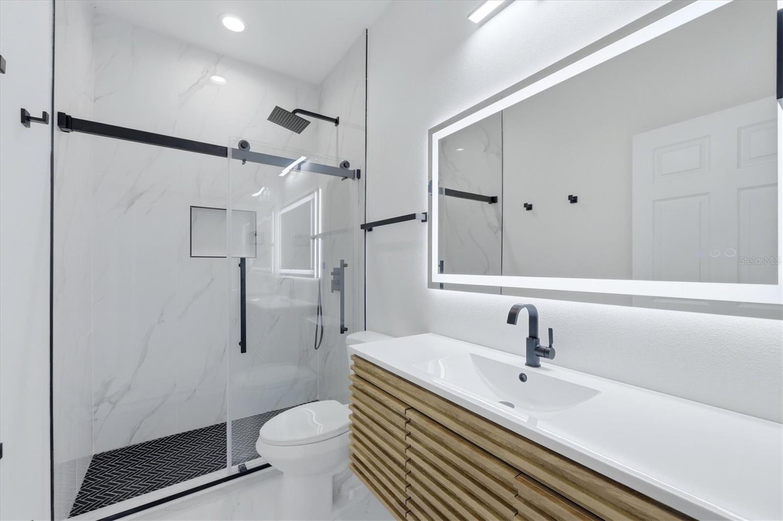 CHARLESTON POINTE PH A AT UNIV PLACE - Residential