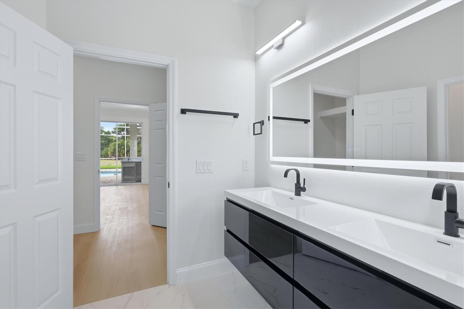 CHARLESTON POINTE PH A AT UNIV PLACE - Residential