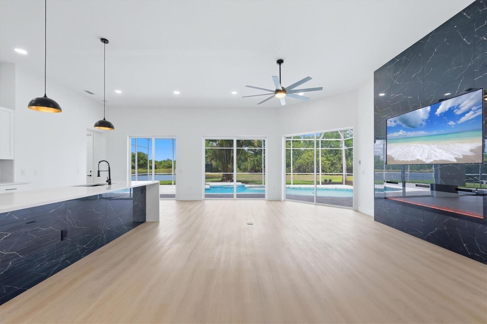 CHARLESTON POINTE PH A AT UNIV PLACE - Residential