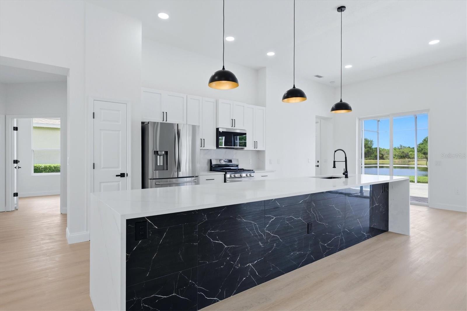 CHARLESTON POINTE PH A AT UNIV PLACE - Residential