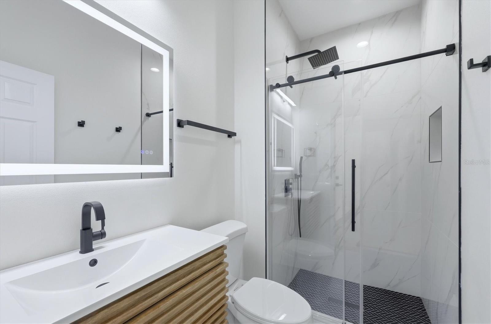 CHARLESTON POINTE PH A AT UNIV PLACE - Residential