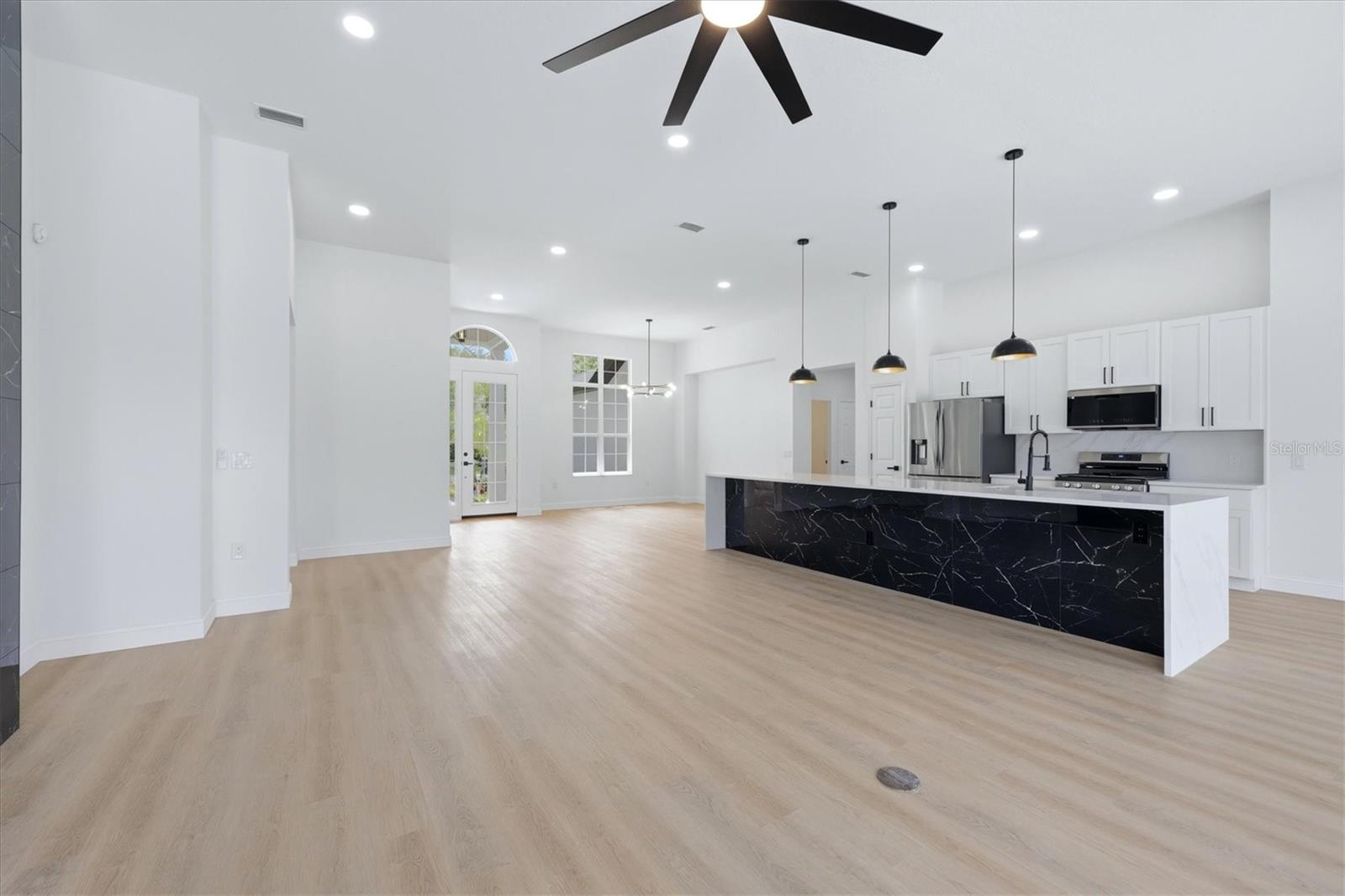 CHARLESTON POINTE PH A AT UNIV PLACE - Residential