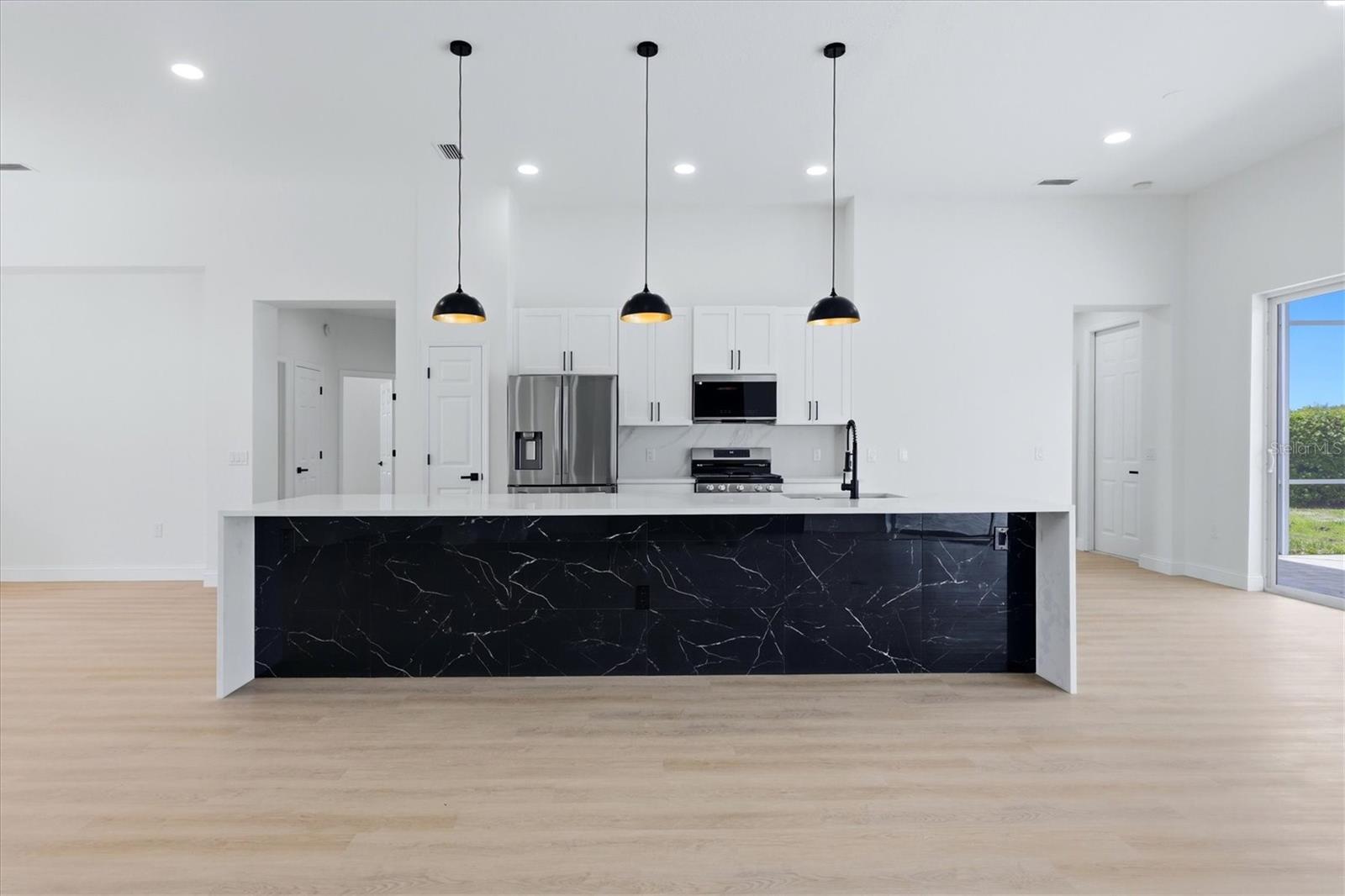 CHARLESTON POINTE PH A AT UNIV PLACE - Residential