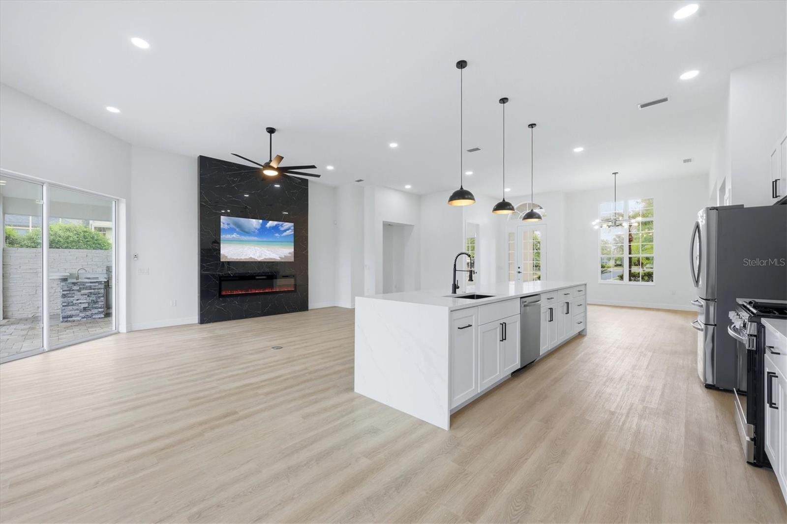 CHARLESTON POINTE PH A AT UNIV PLACE - Residential