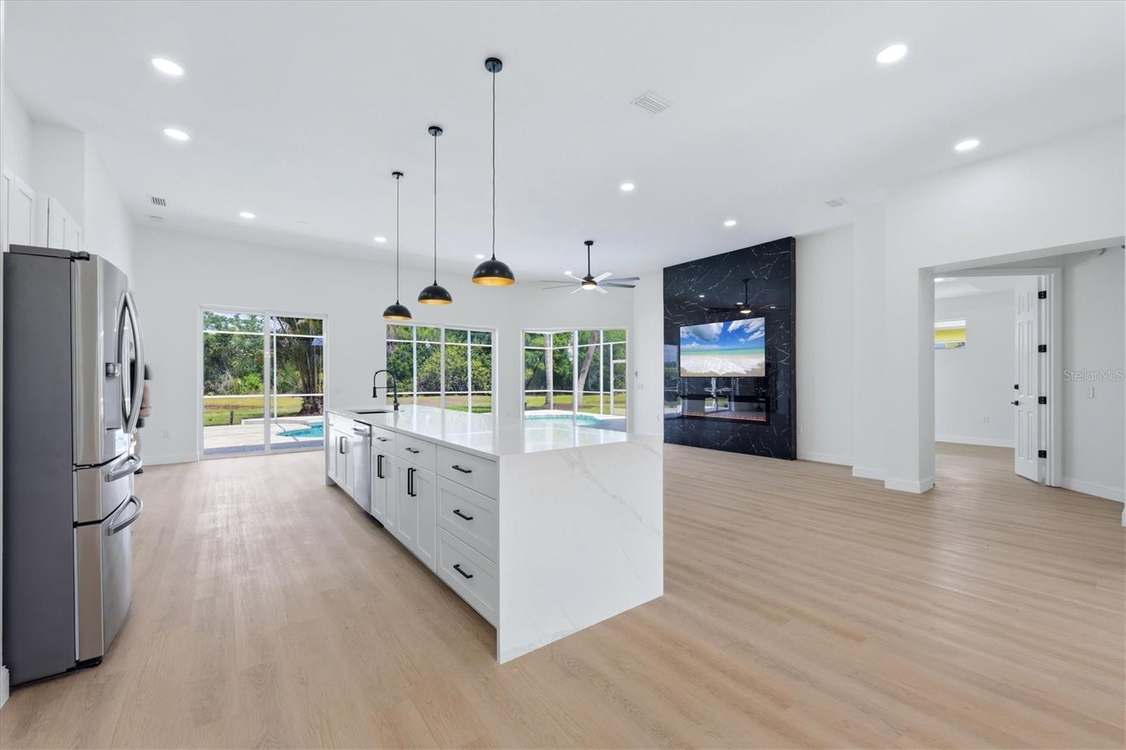 CHARLESTON POINTE PH A AT UNIV PLACE - Residential