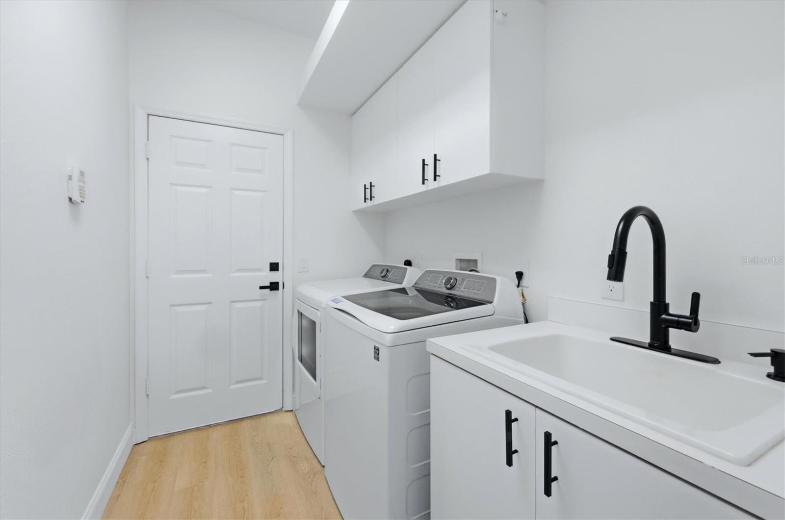 CHARLESTON POINTE PH A AT UNIV PLACE - Residential