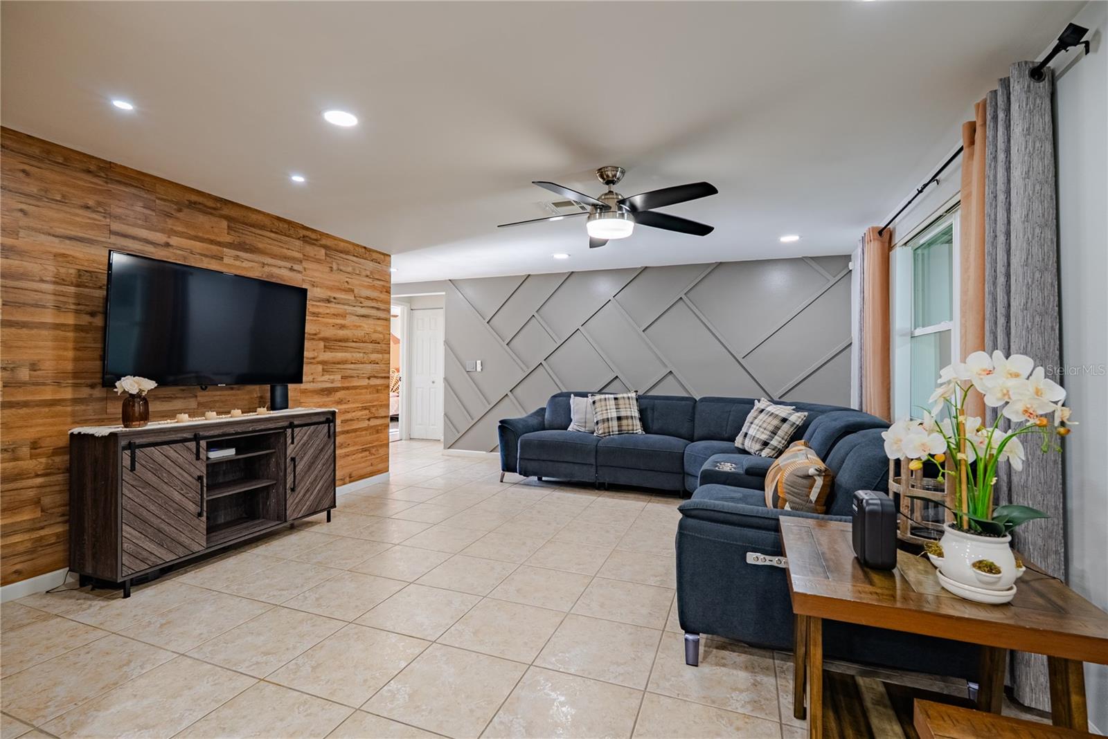 LOGAN GATE VILLG PH III UN 1 - Residential