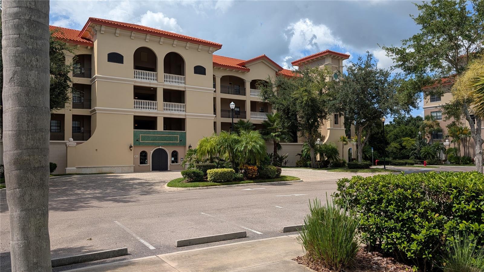 7612 LAKE VISTA COURT 208