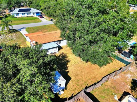 A home in LAKE WALES