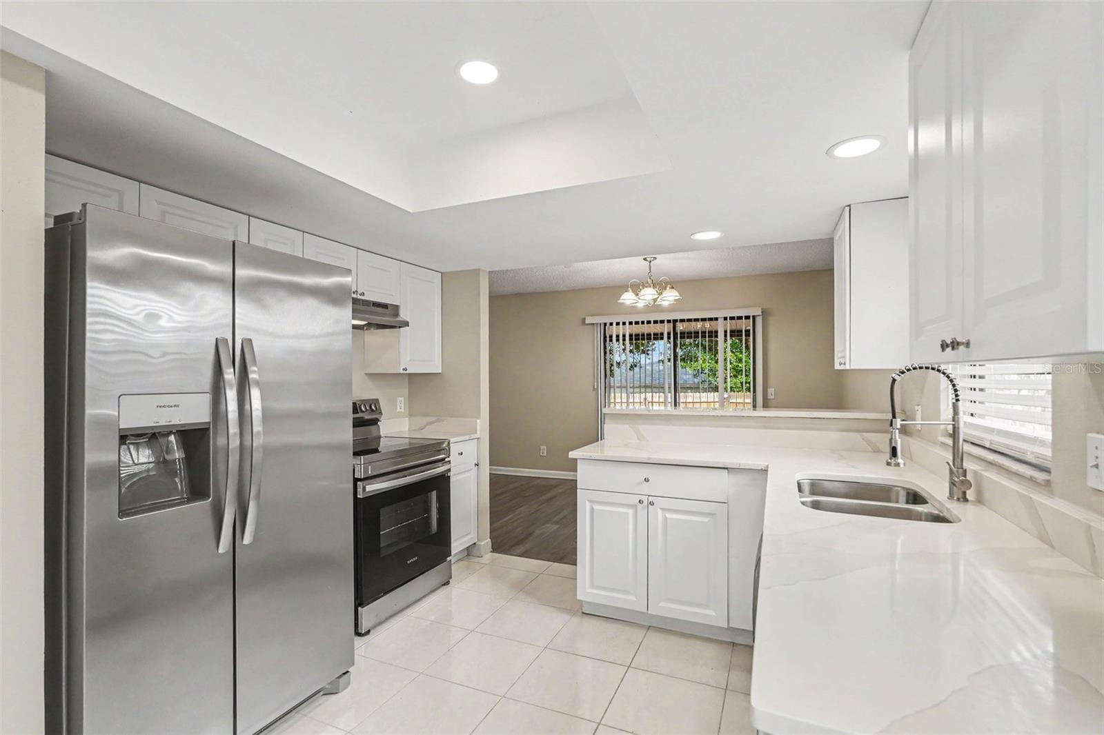 826 SUNRIDGE POINT DRIVE
