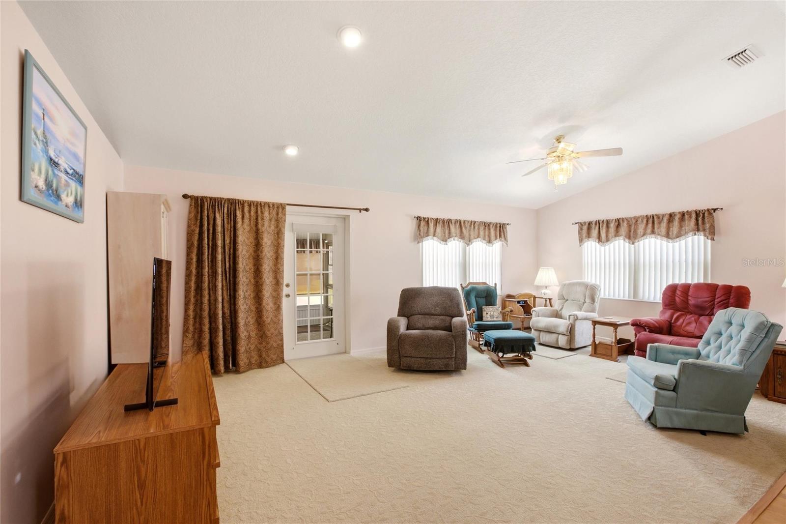 VANTAGE POINTE PH 02 - Residential