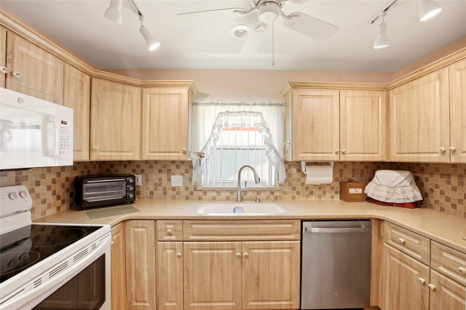 VANTAGE POINTE PH 02 - Residential