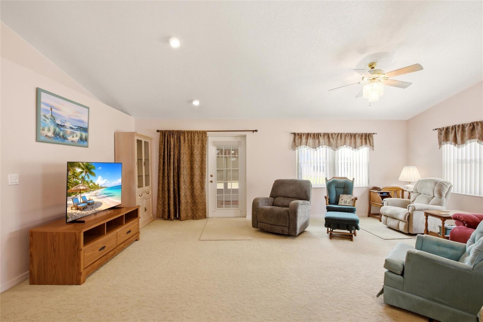 VANTAGE POINTE PH 02 - Residential