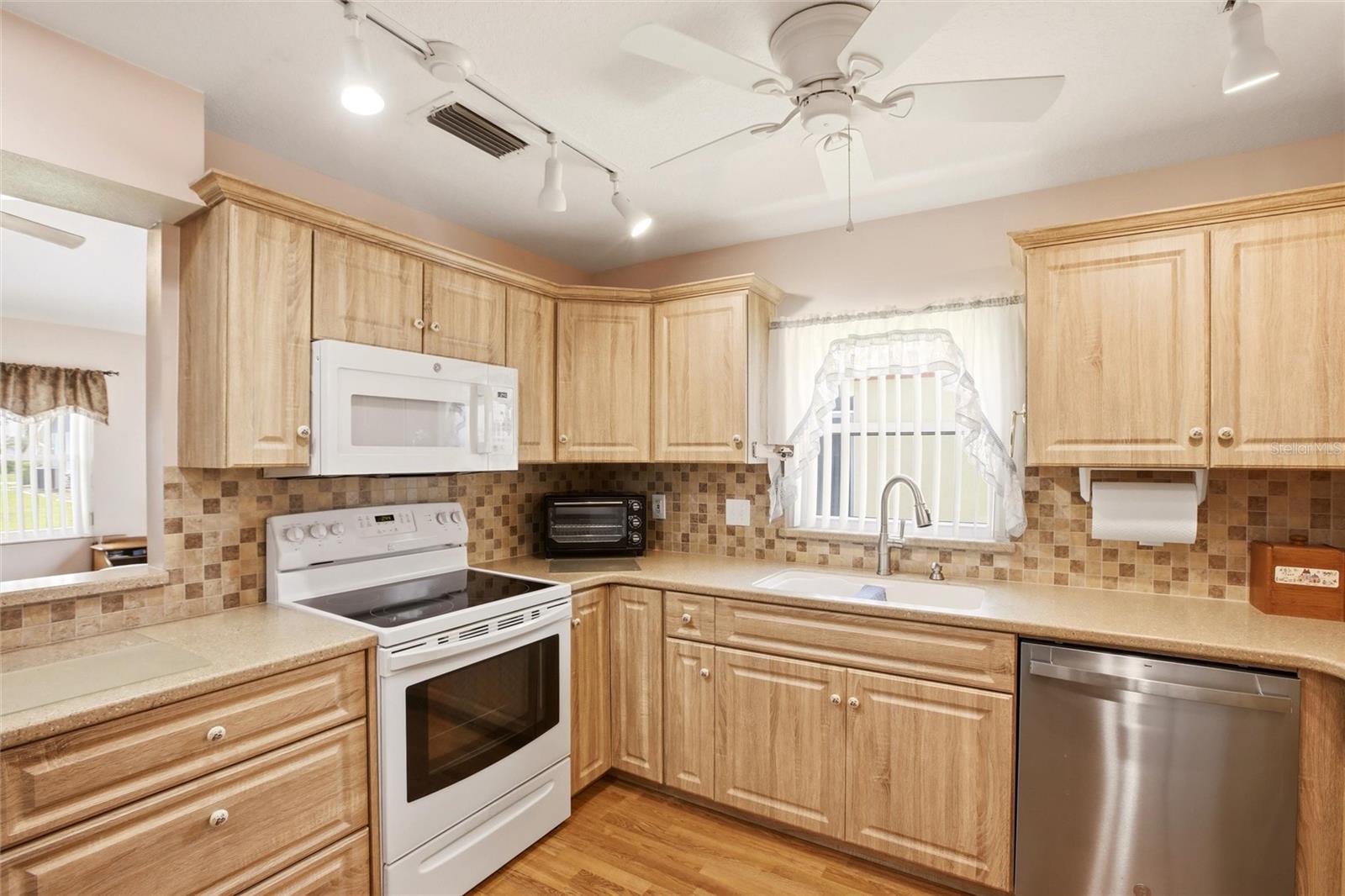 VANTAGE POINTE PH 02 - Residential
