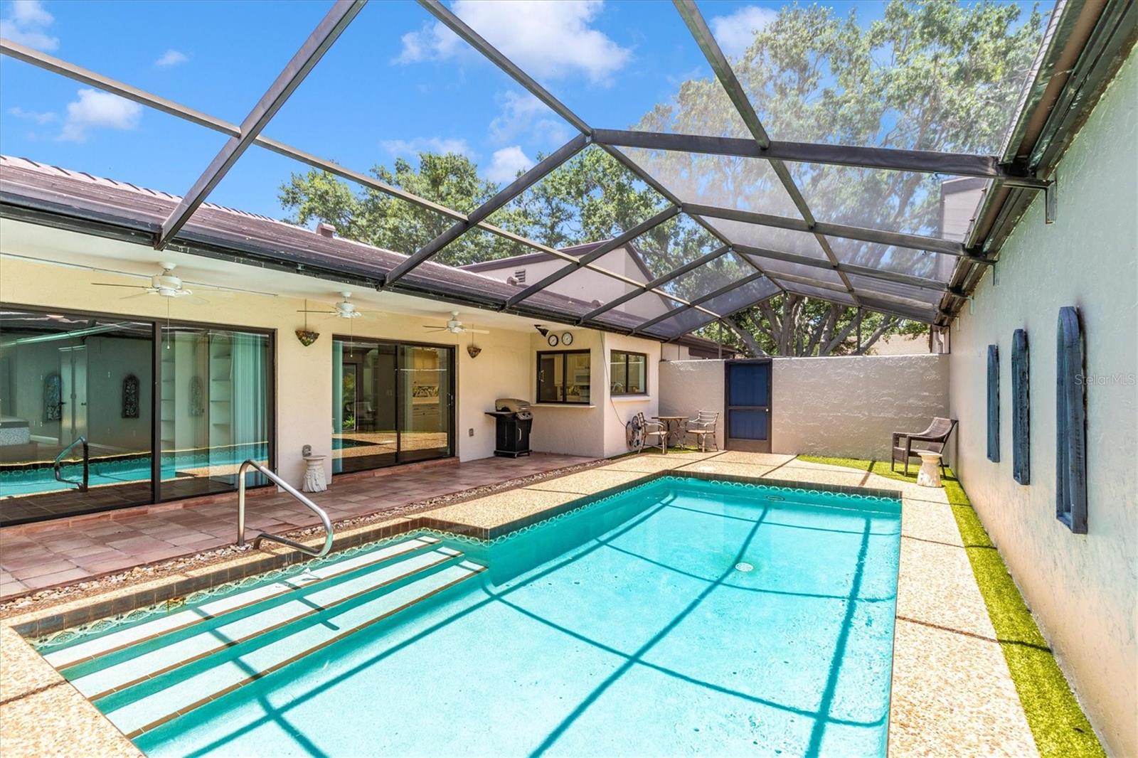 3902 GLEN OAKS MANOR DRIVE