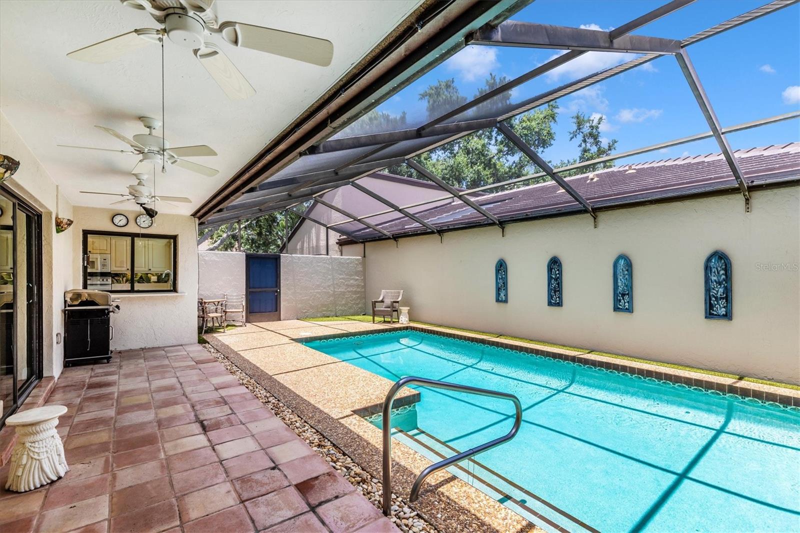 3902 GLEN OAKS MANOR DRIVE