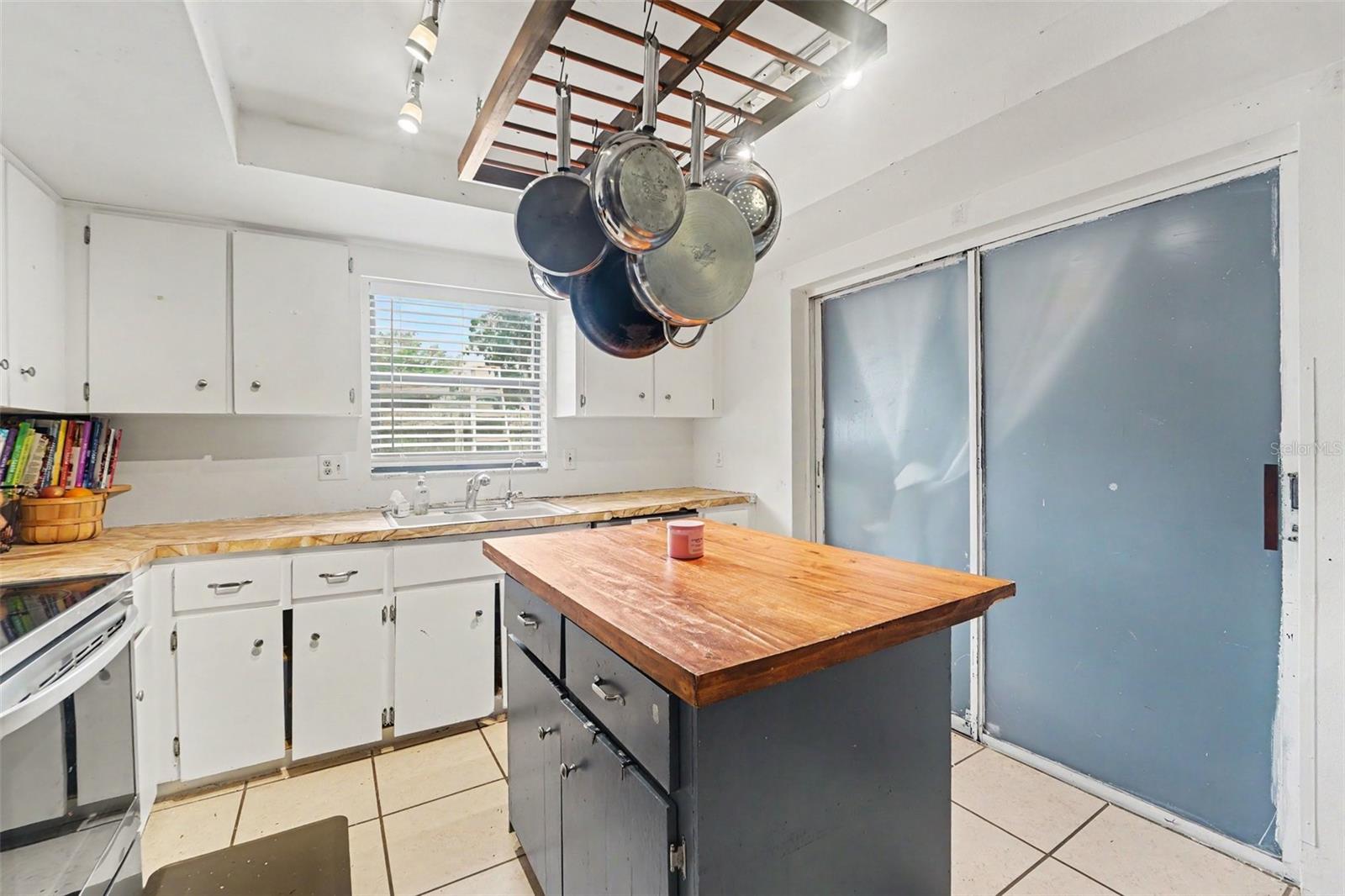 HOLIDAY LAKES WEST - Residential