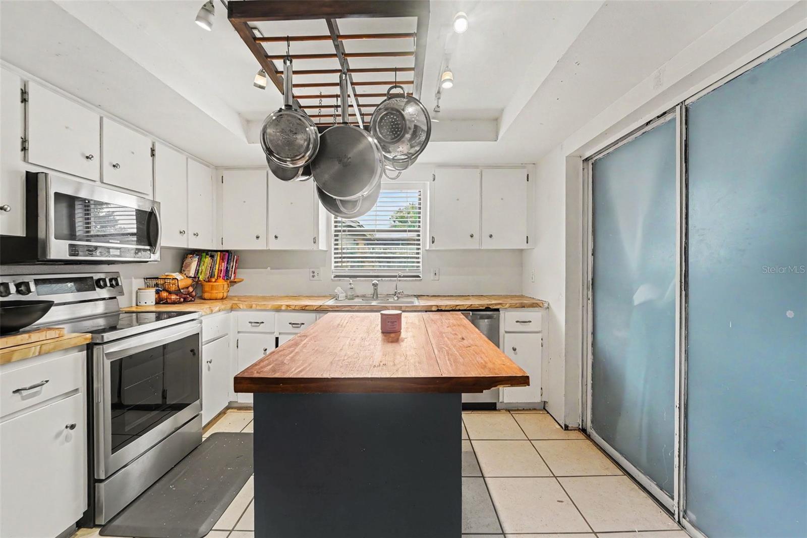 HOLIDAY LAKES WEST - Residential