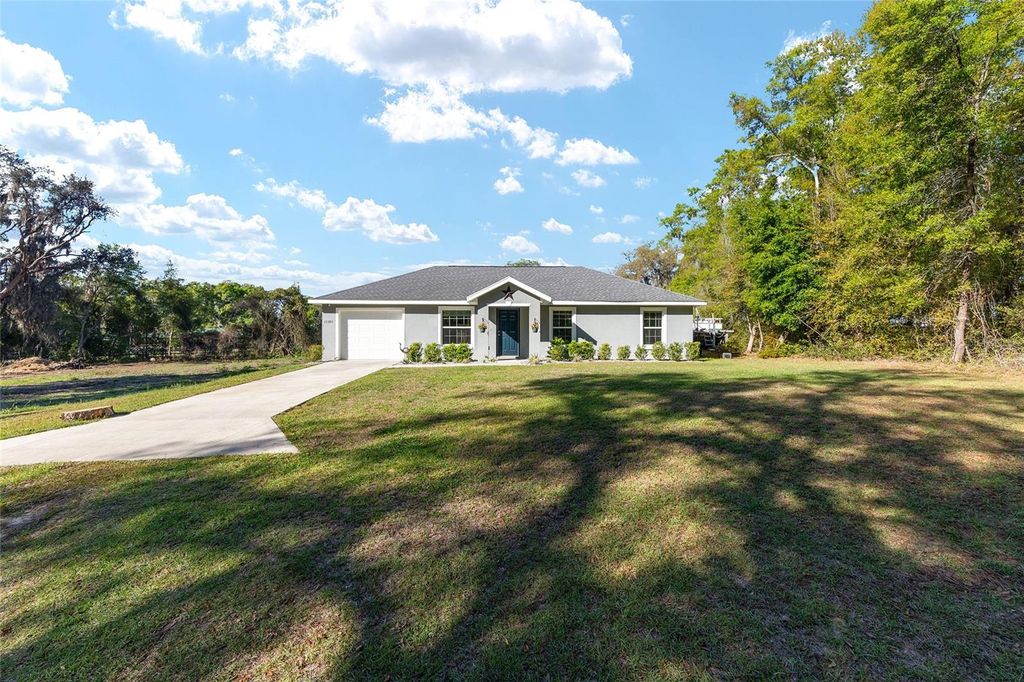 Photo of 13390 SE 105th Terrace, Ocklawaha, FL 32179 (MLS # OM721083)