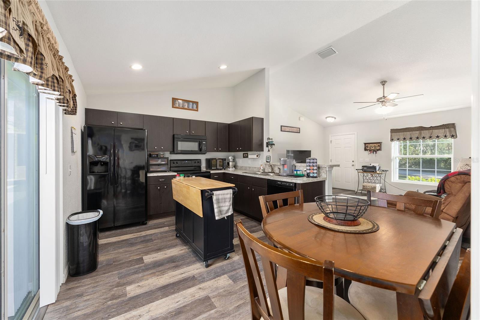 LAKEHAVEN - Residential