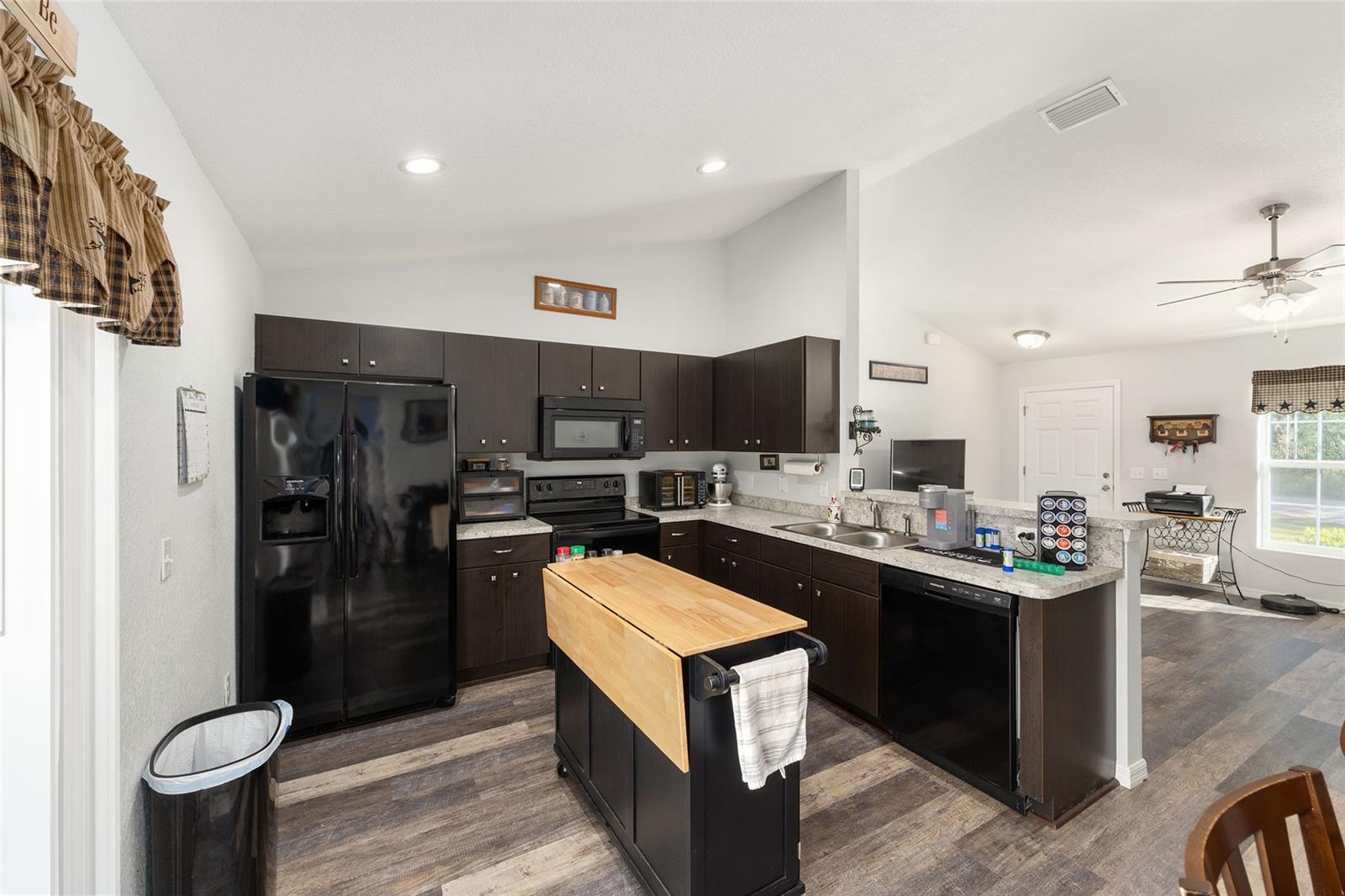 LAKEHAVEN - Residential