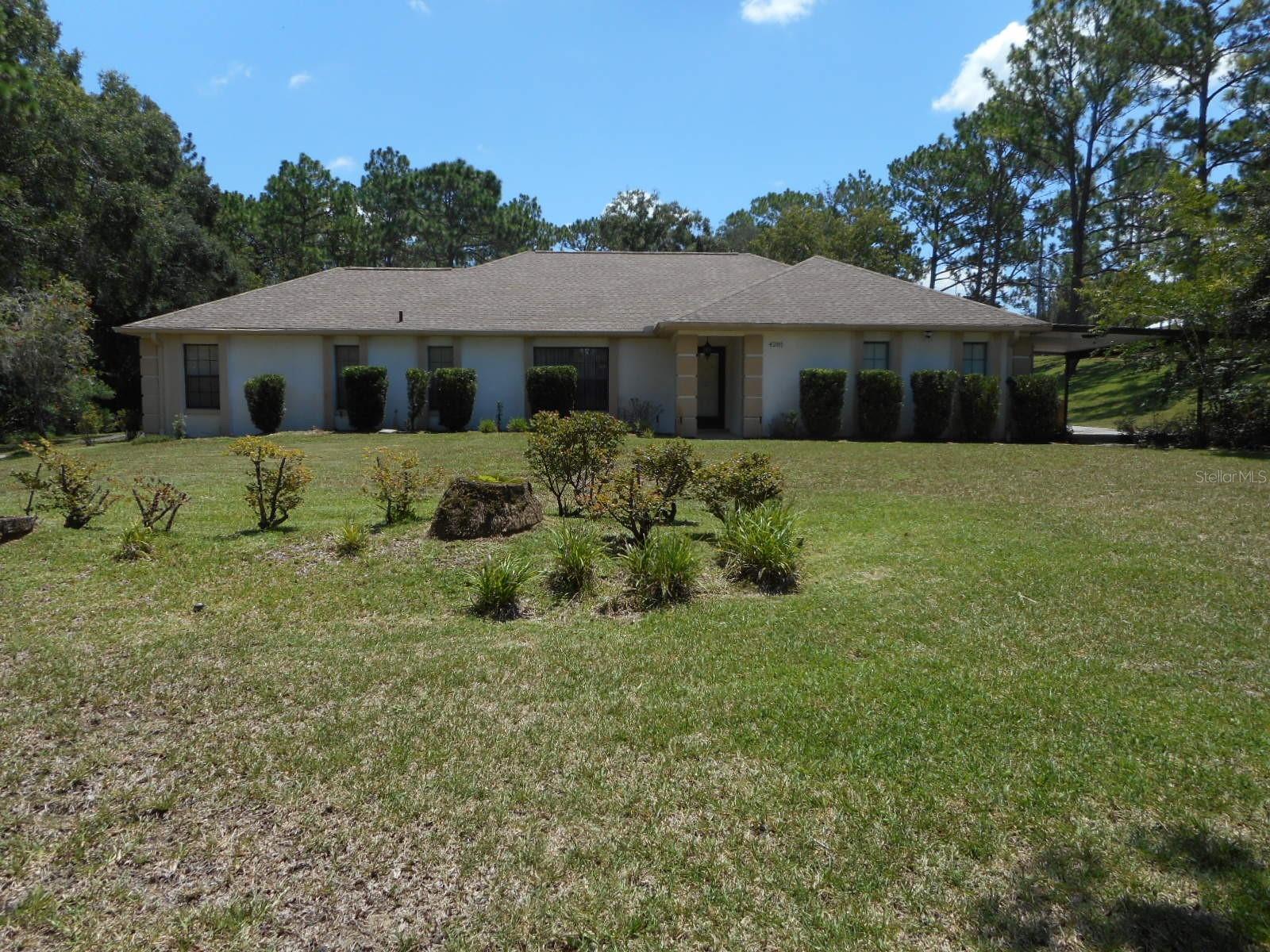 The property that has it all. 3/2 main house with inground pool and craft room. Detached guest quarters with full bath and kitchen. Game room is 21,5' by 23' and next to work shop 23' by 37' both with wall A/C. Detached 2 car plus garage. Fenced in back yard