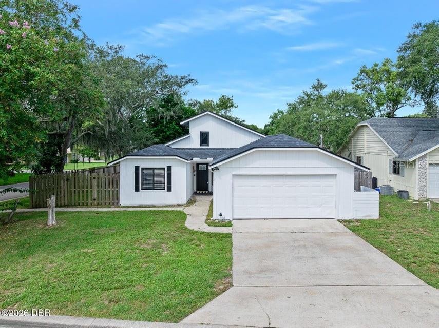 Photo of 5 Winding Woods Trail, Ormond Beach, FL 32174 (MLS # V4951280)