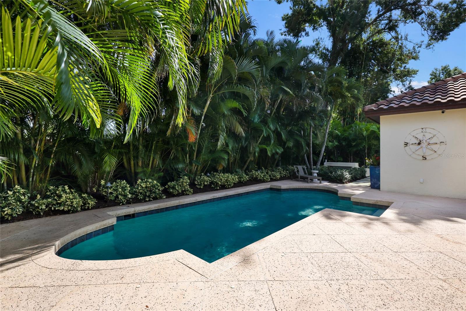 SAPPHIRE SHORES - Residential