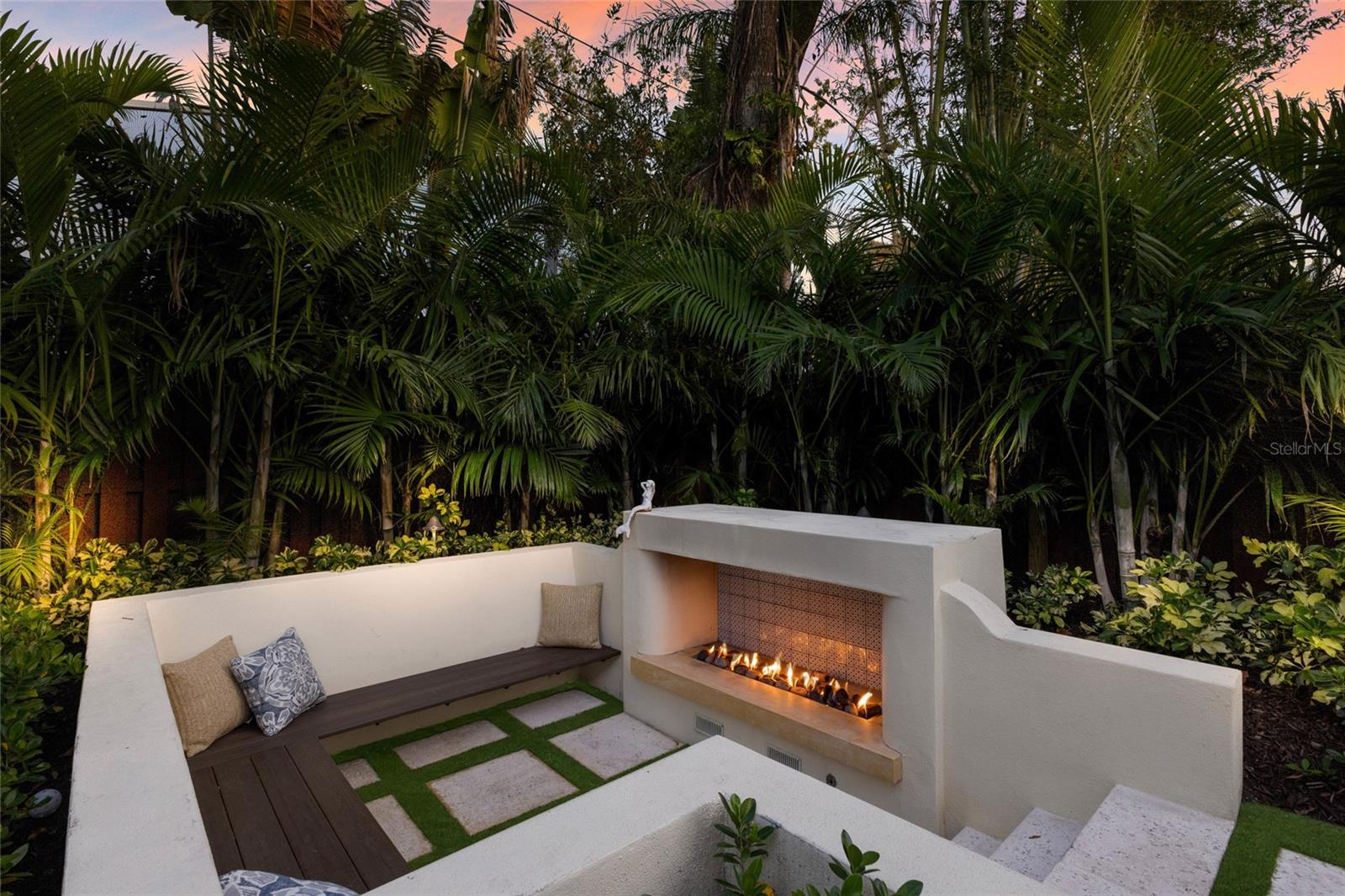 SAPPHIRE SHORES - Residential