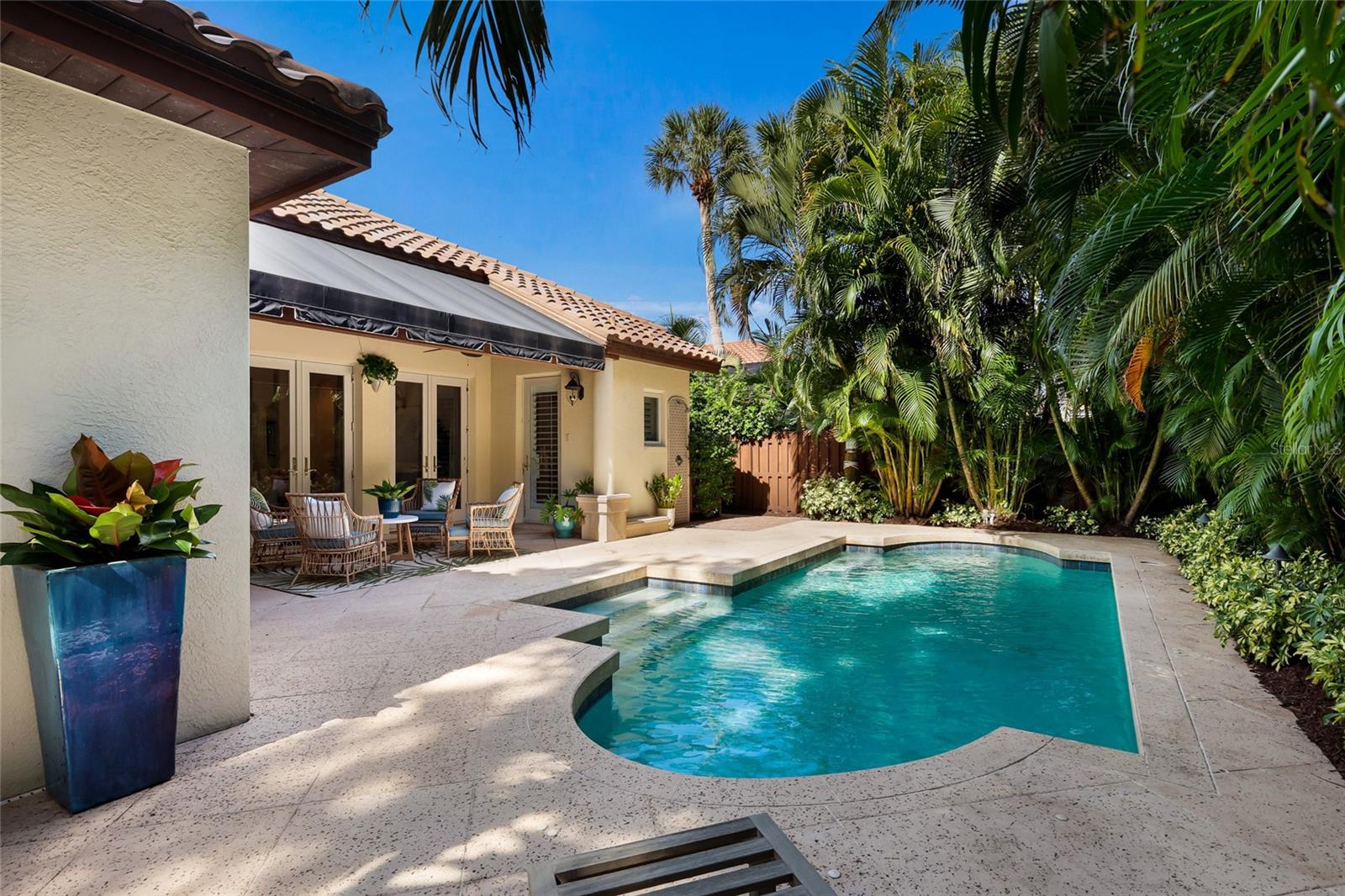 SAPPHIRE SHORES - Residential