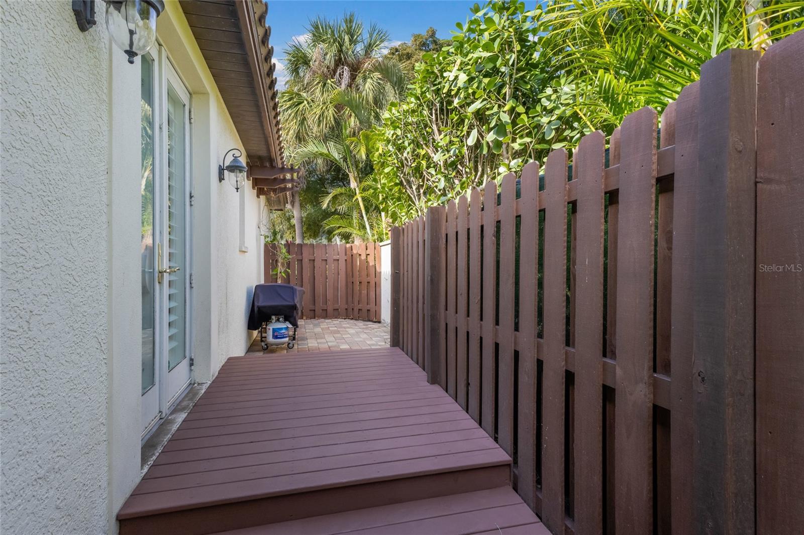 SAPPHIRE SHORES - Residential