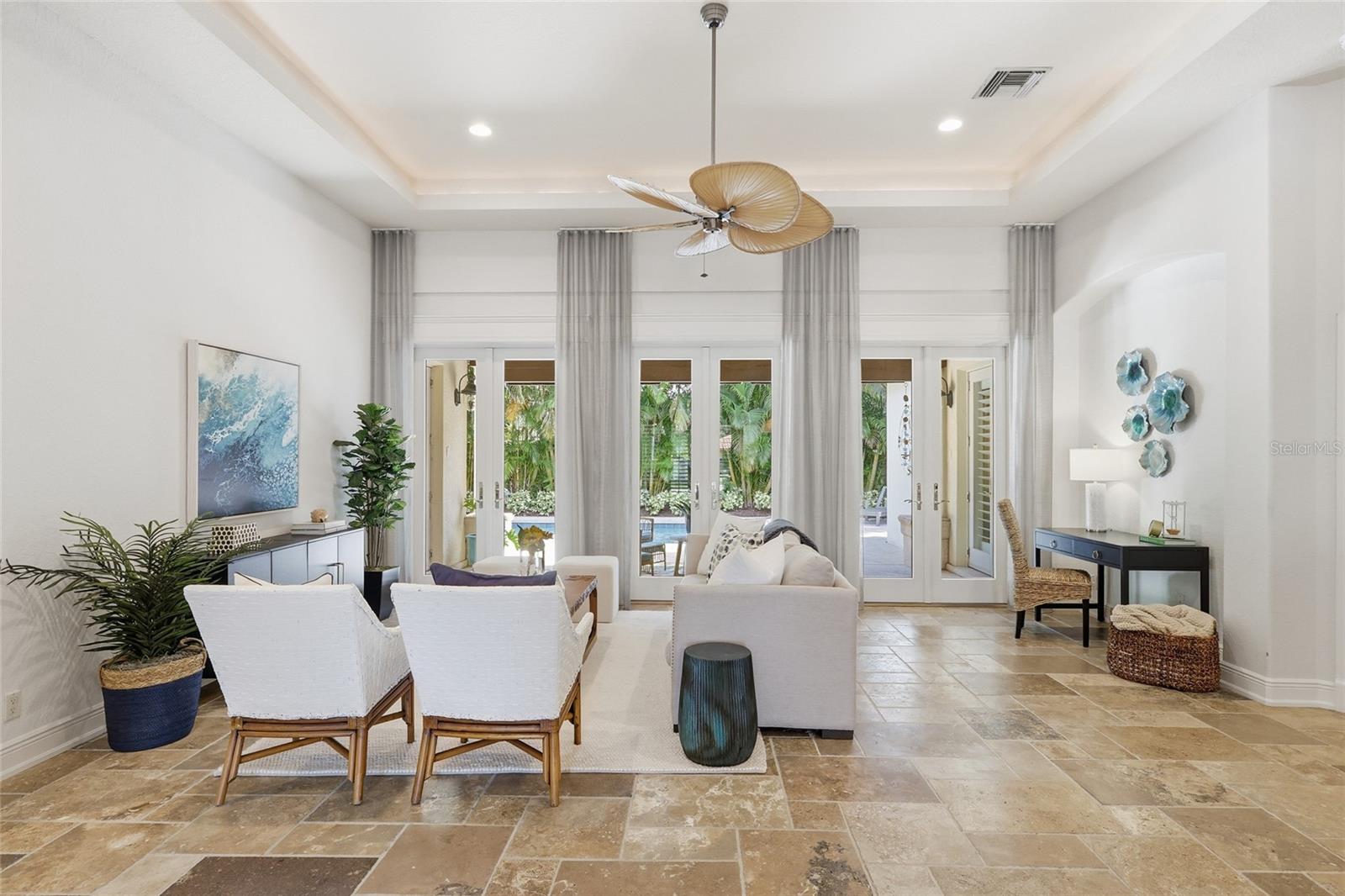 SAPPHIRE SHORES - Residential