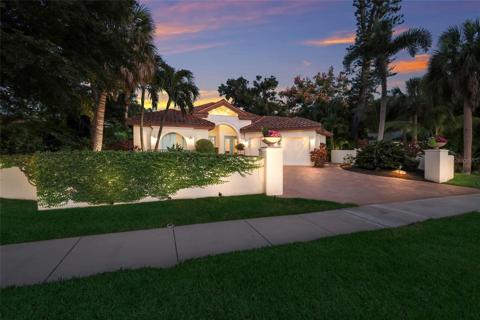 SAPPHIRE SHORES - Residential