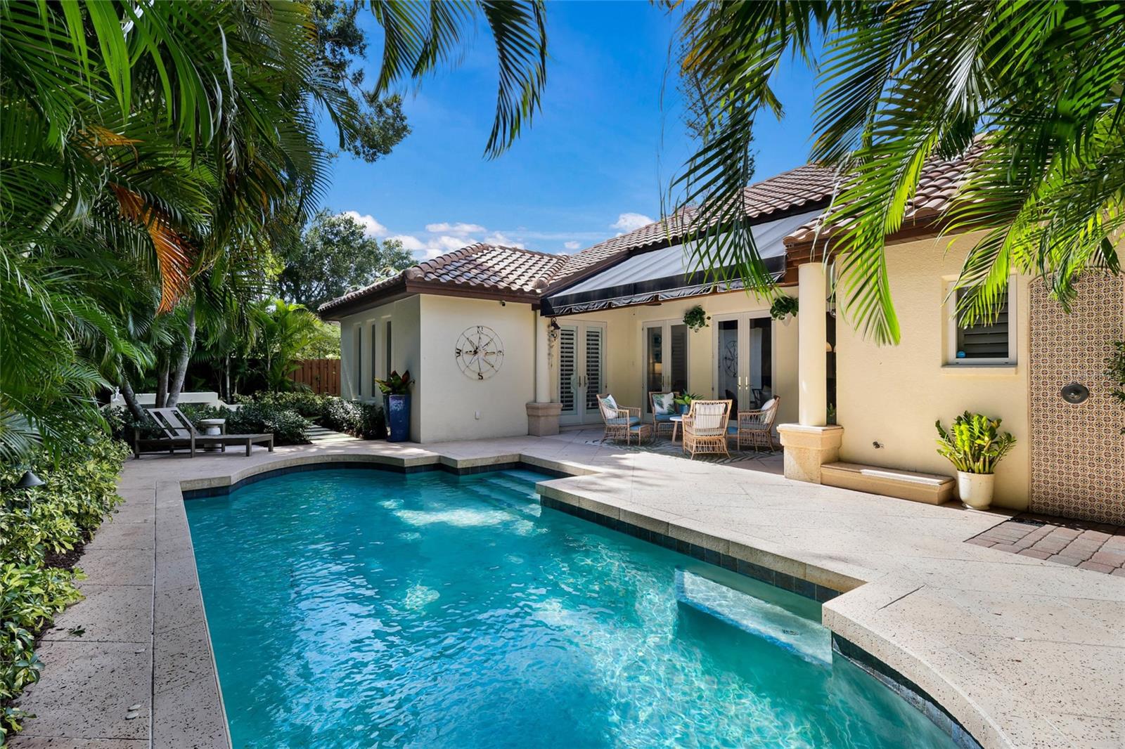 SAPPHIRE SHORES - Residential