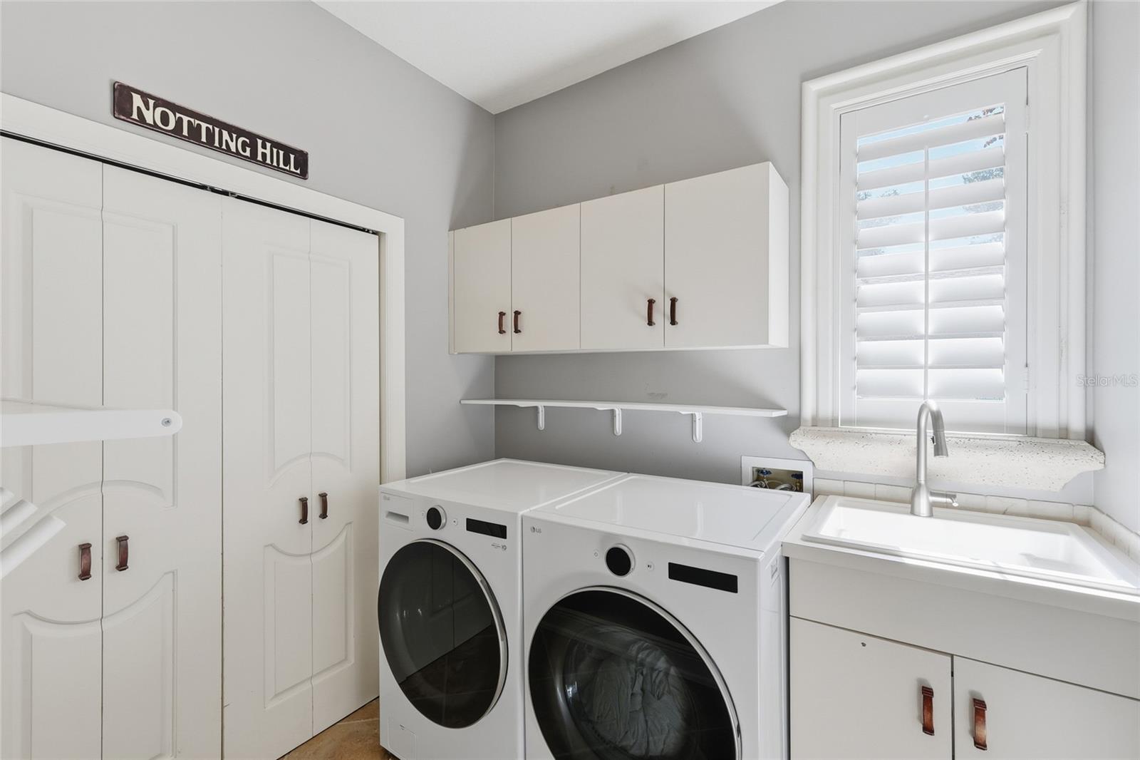 SAPPHIRE SHORES - Residential