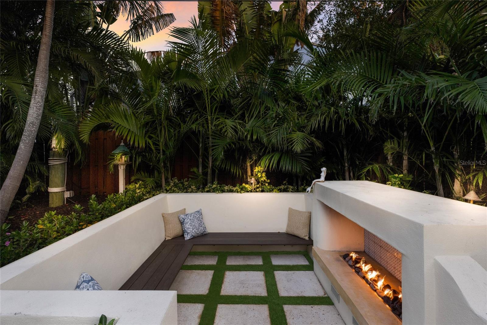 SAPPHIRE SHORES - Residential