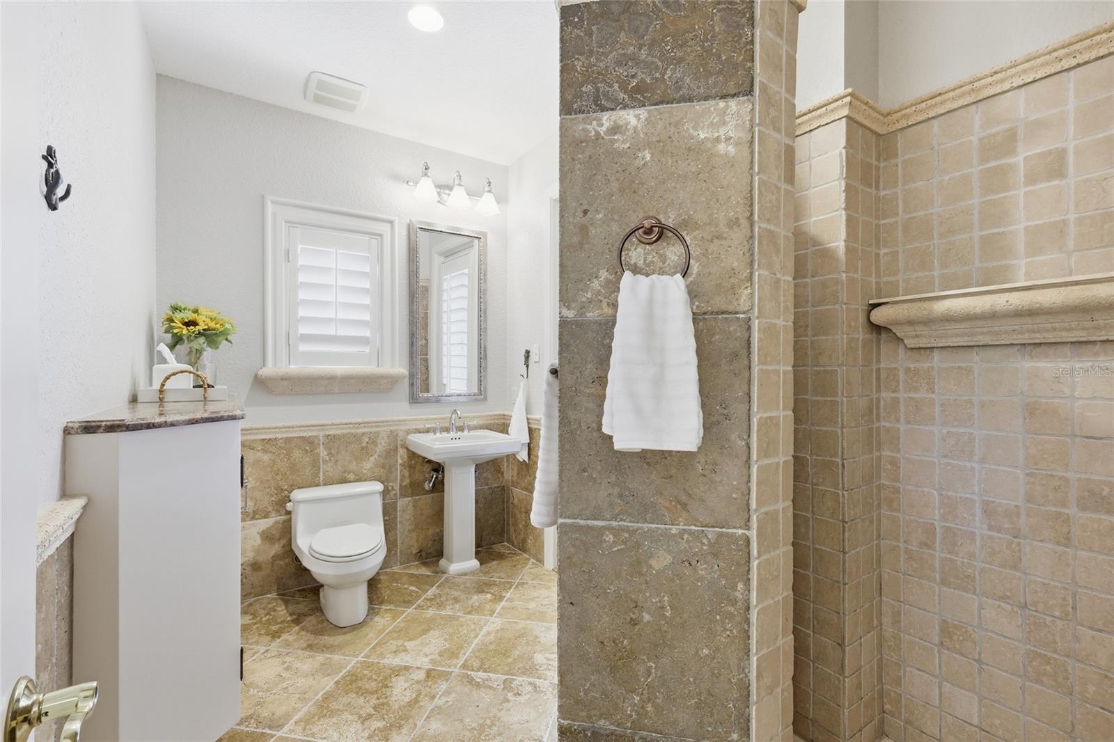 SAPPHIRE SHORES - Residential